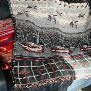 VTG Ducks Tapestry Throw Reversible Blanket Birds Hunting Rustic Lodge 56”x50